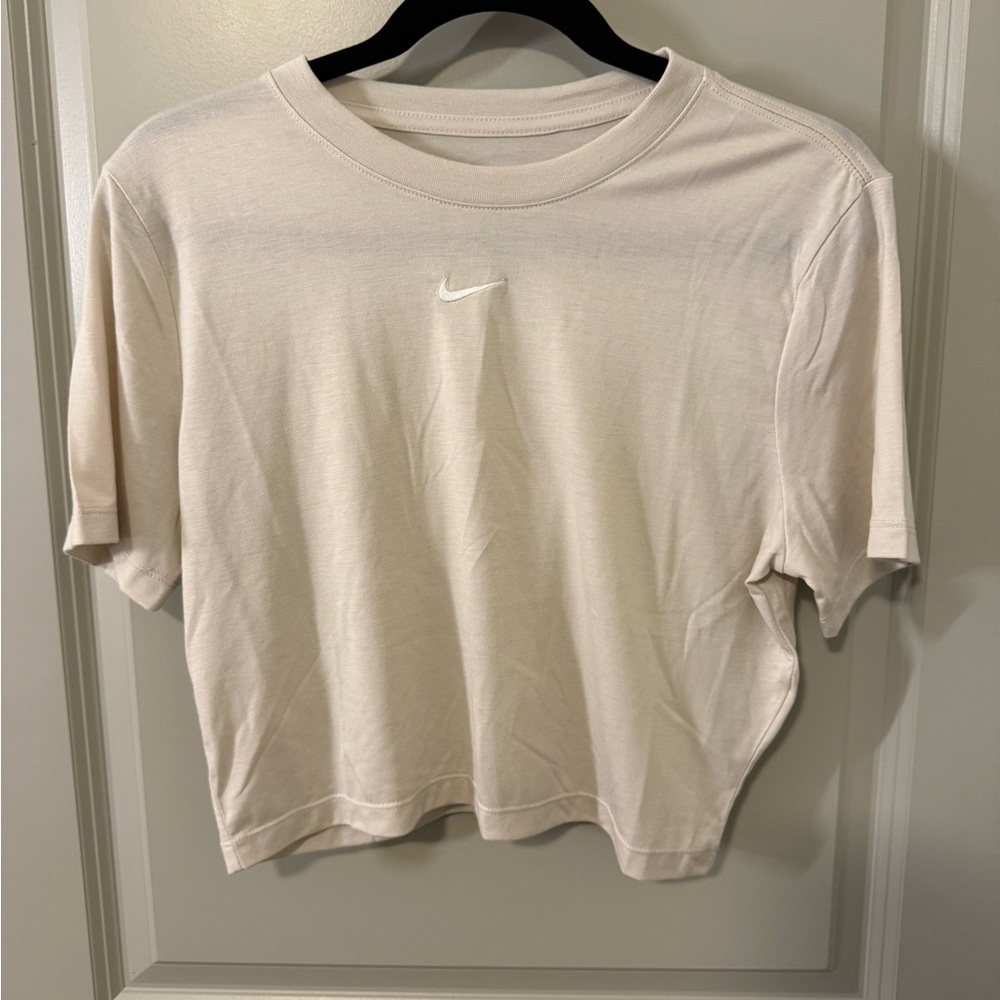 🧸 SUPER SOFT! 🧸 Nike Women's Short Sleeve Tee in Cream